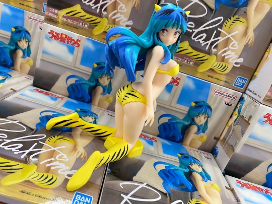 眼镜厂 悠闲时光 福星小子系列 拉姆 2 门店展示转图