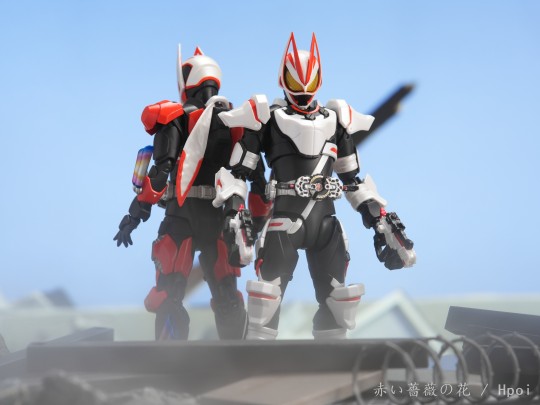 S.H.Figuarts 假面骑士极狐 狂热马格南&狂热推进器