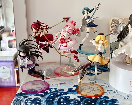 魔法少女小圆 趁便宜时集齐了战队，现在都涨飞啦。