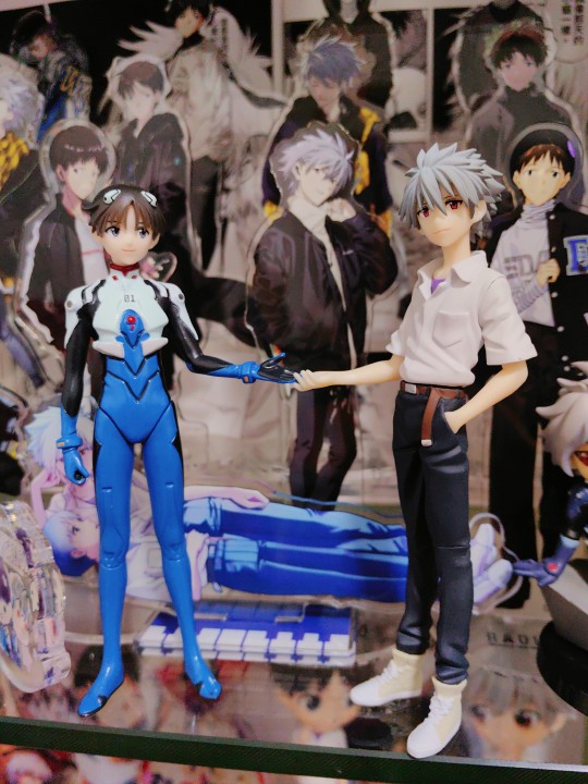 脸很抱歉，但可以牵手