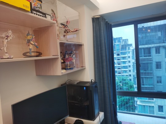 为了保护手办，给房间玻璃贴隔热膜了