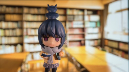 给志摩凛盘头发