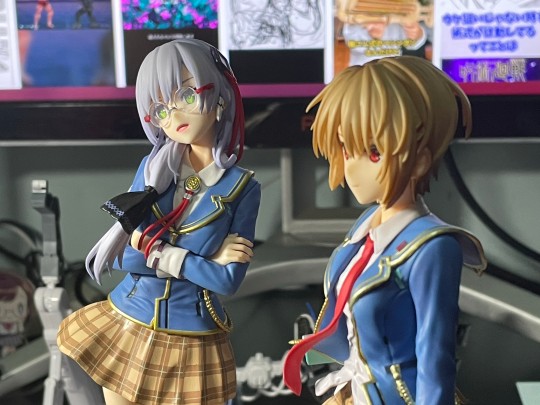 整天玩电脑导致颈椎病的天才黑客