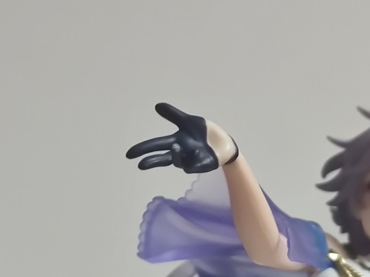 别扣了😭 你都把自己手指扣掉色了😭