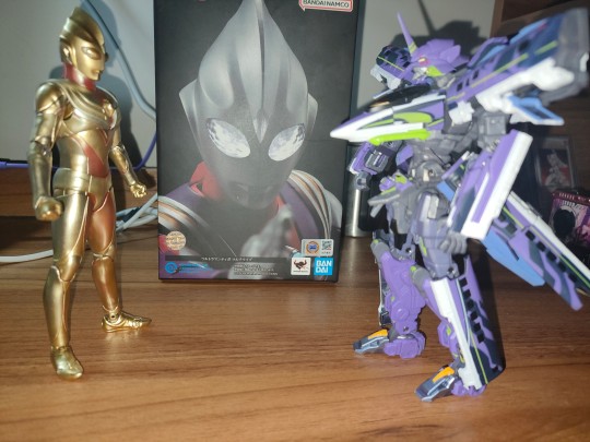 初号机卖了，凹几个造型纪念下