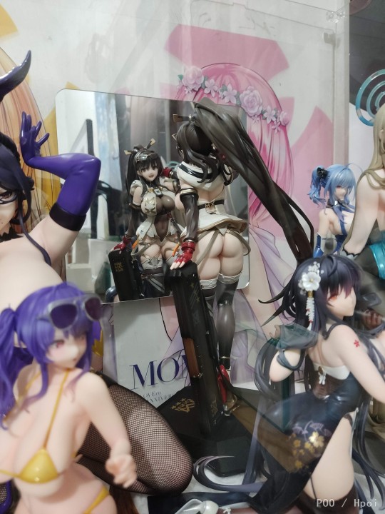 姿势和镜子很搭