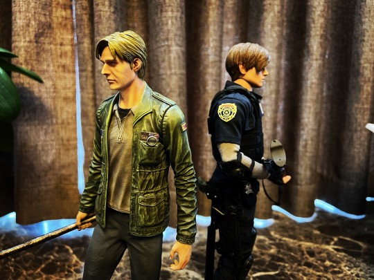 与里昂并肩战斗的詹姆斯