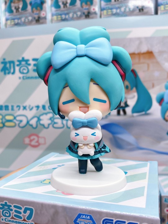 世嘉 初音未来与大耳狗 联名款 迷你可爱Q版小人偶 大货实拍返图搬运