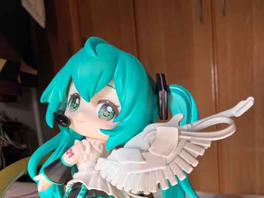 奶奶滴，给我玩阴滴是吧！直接奶爸！！
擎苍初音未来16周年八音盒开箱！