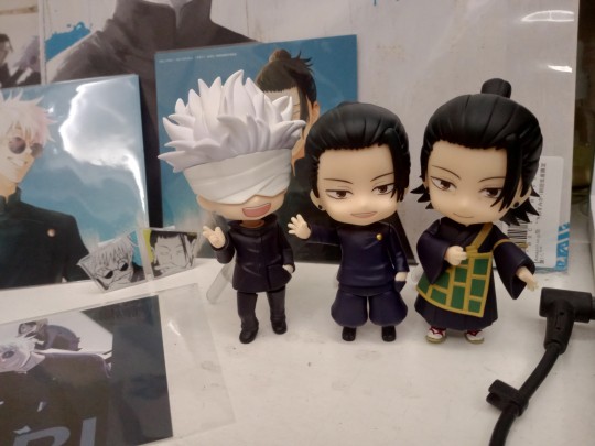 到了，刚拆还以为没有虹龙结果发现黏在盒子里了，比起教主时期减少了泪沟（）