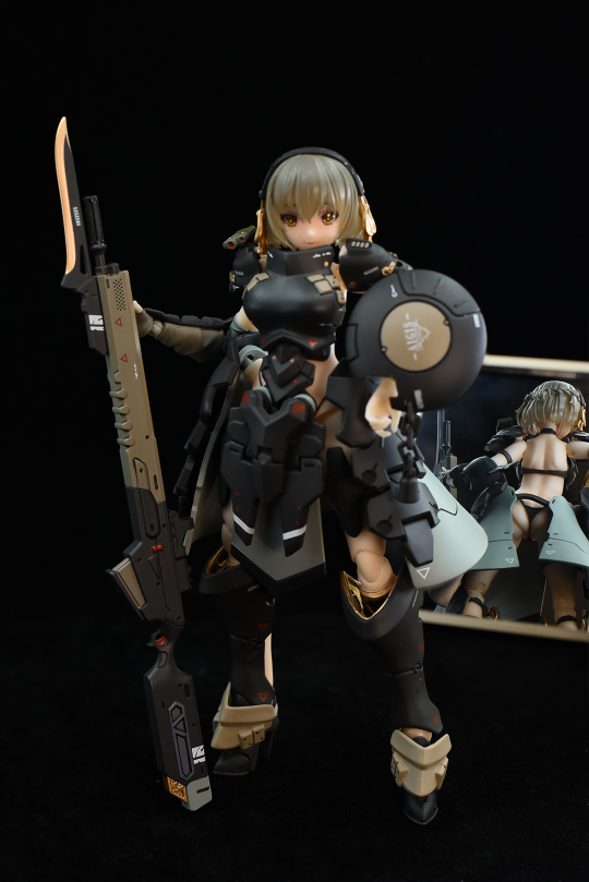 正面装甲少女 维多莉亚