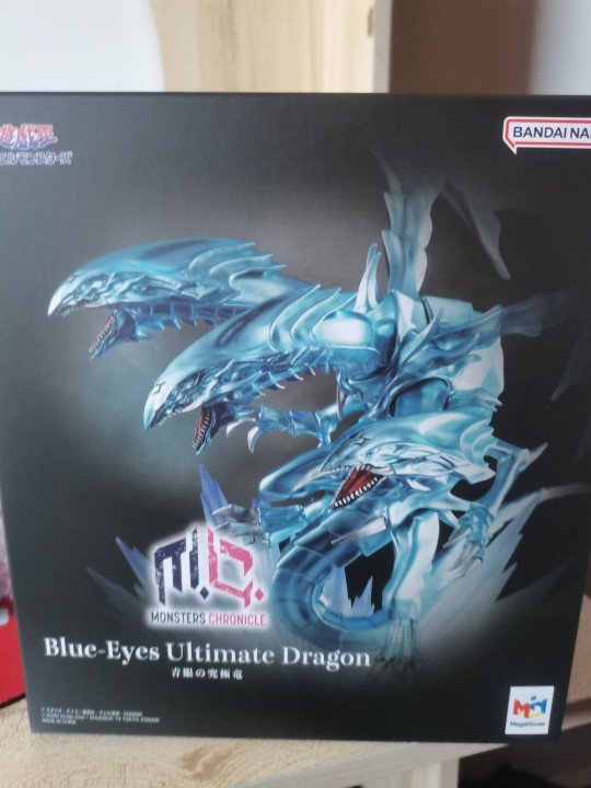 青眼究极龙手办