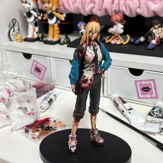 从柜子里翻出来了丙烯颜料