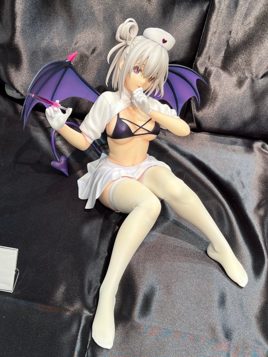 白衣“恶魔”的狂欢夜