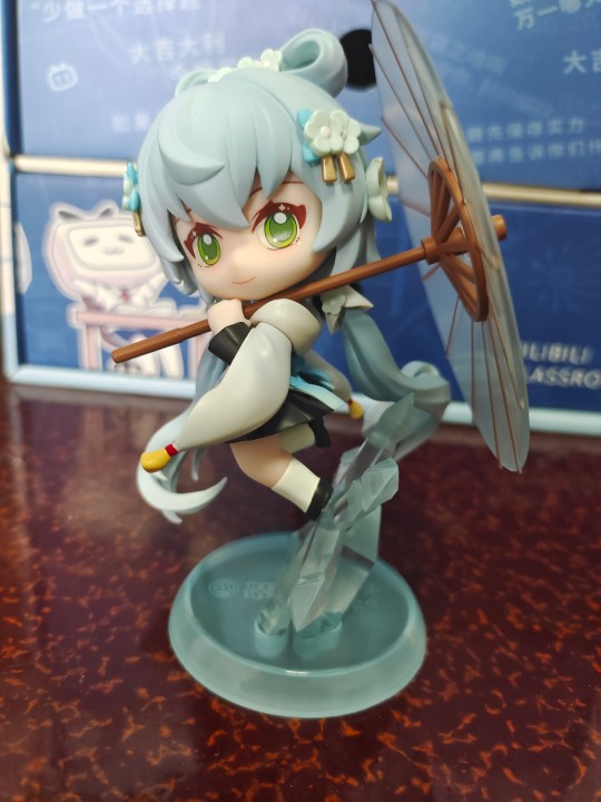 擎苍洛天依手办梨花雪