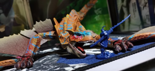 S.H.M轰龙 泰酷辣