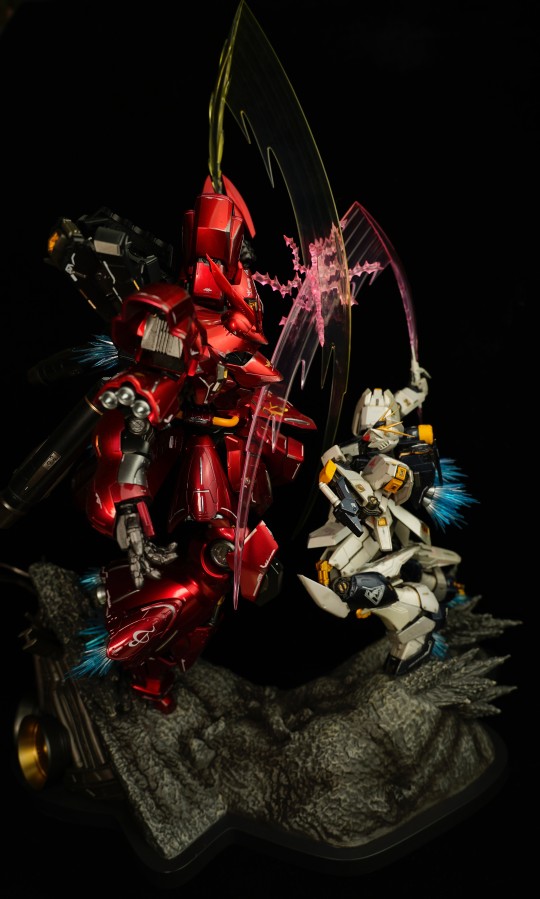 牛高达 vs沙扎比