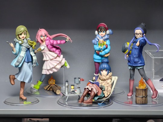 wing摇曳露营这套有什么官方摆放位置吗，哪个角色在什么位置之类的