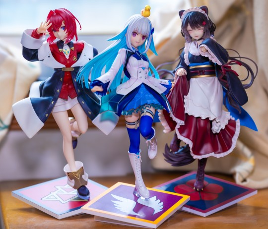 给彩虹社三马鹿清清灰，顺便拍个合影