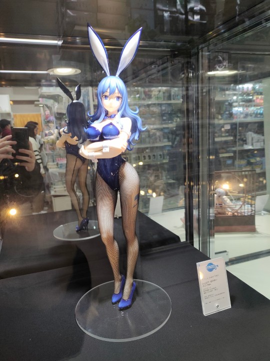 朱毕安·罗克丝 兔女郎