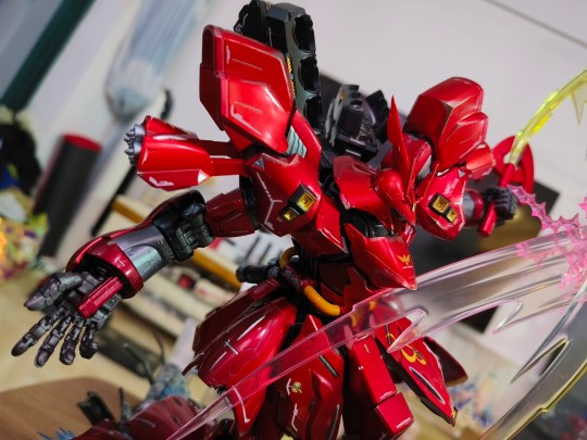 万代BNFDX沙扎比VS牛高达雕像