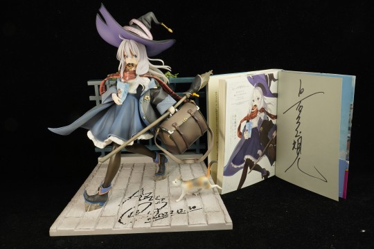 全世界唯一一台带伊蕾娜亲妈——魔女之旅画师あずーる老师亲笔签名手办与作者白石定规老师第五卷亲笔签名