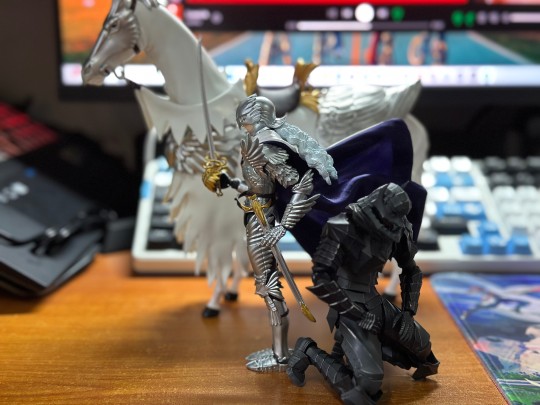 买不起雕像只能自己凹