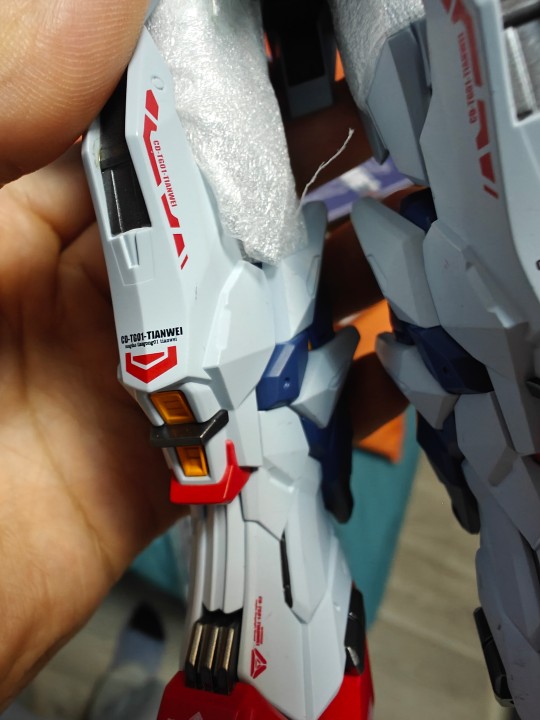 无语了，到处都是蹭漆，而且蹭的吓人，一整个战损，就没有一个部位是完好的，这就是你厂的品控？