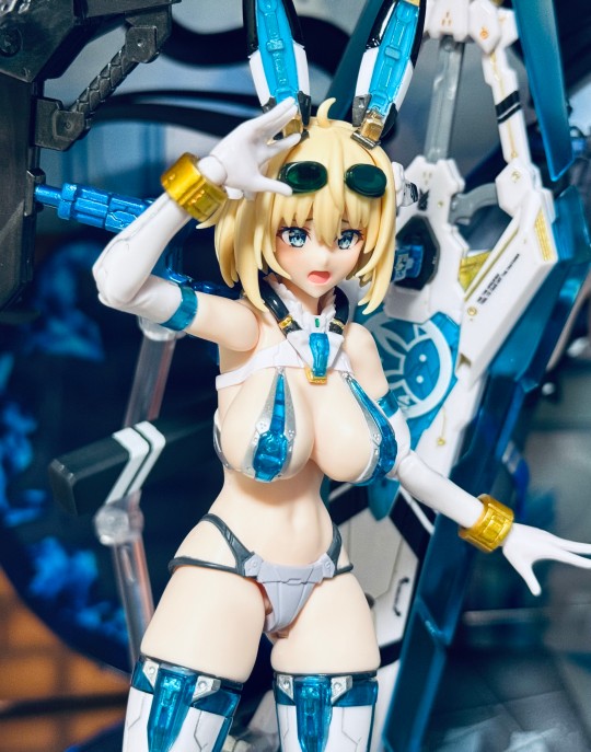 拼裝版Sophia要小心斷肩關節