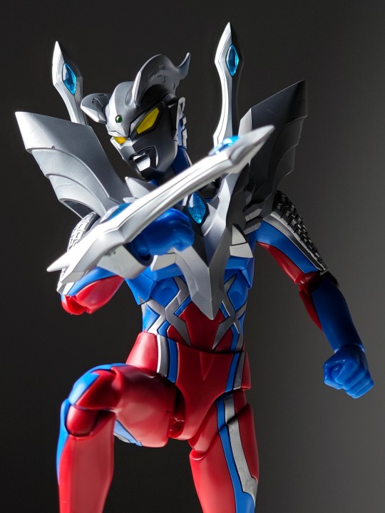 布鲁可传奇版赛罗