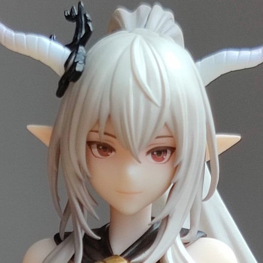 闪灵泳装小比例手办