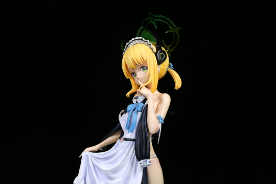 小桃在睡觉，小绿在偷跑