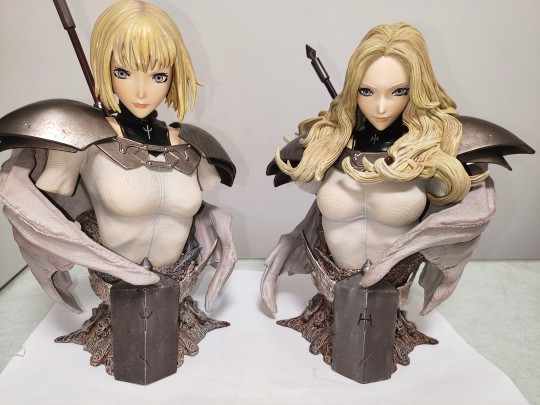 大剑克蕾雅和迪妮莎