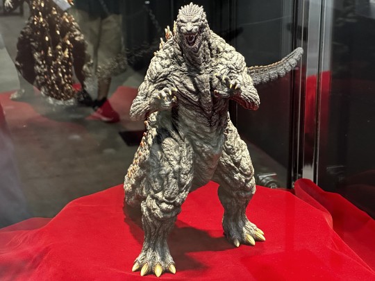 东宝特摄WF开展纪念品 哥斯拉大战盖刚王 哥斯拉二世白膜上色实物图