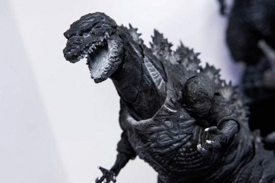 S.H.MonsterArts 哥斯拉（2016） 第四形态 黑白版——SDCC展品图