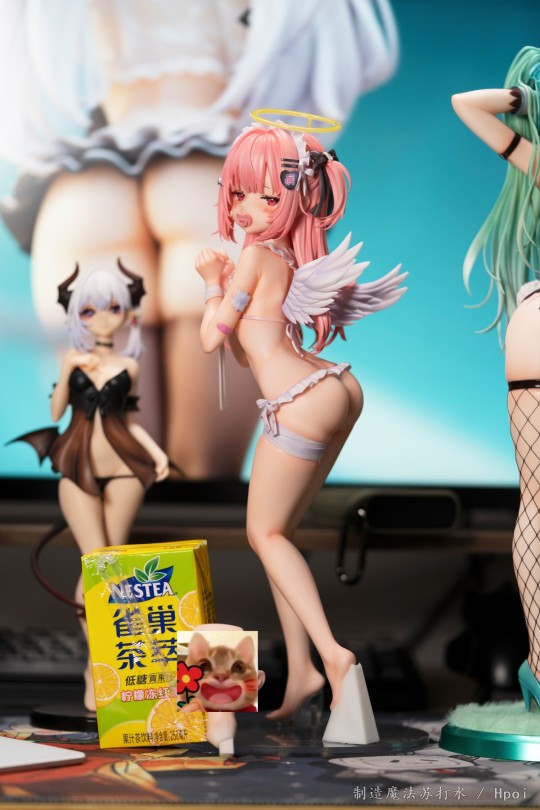 大小对比！1/4小萝莉~