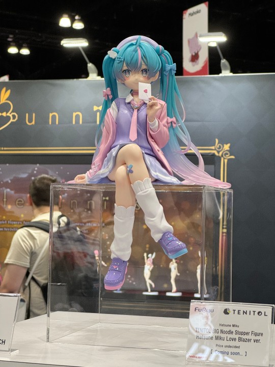 FuRyu TENITOL 初音未来 压泡面人偶 恋爱的西装外套 展图搬运