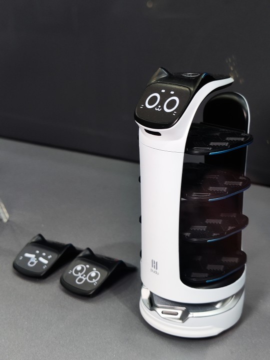 寿屋 Bella bot 猫型送餐机器人 BW返图