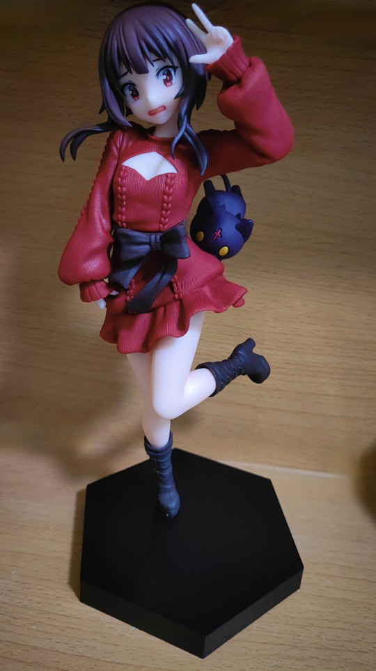 比例手办还是不错的，挺大一只，95好价入的全新未拆封，惠惠可爱呢