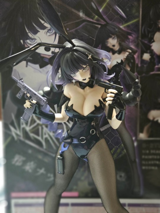 邪魅帅气的冷门兔女郎一只