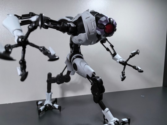 很帅，很震撼，但是把玩也很糟心，谨慎入手