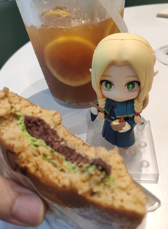 带着玛露去喝茶