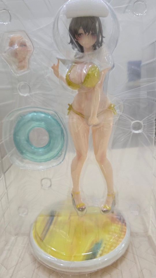 实物挺漂亮，形态婀娜多姿，上面好看下面不逼真，气味没什么。简单说说