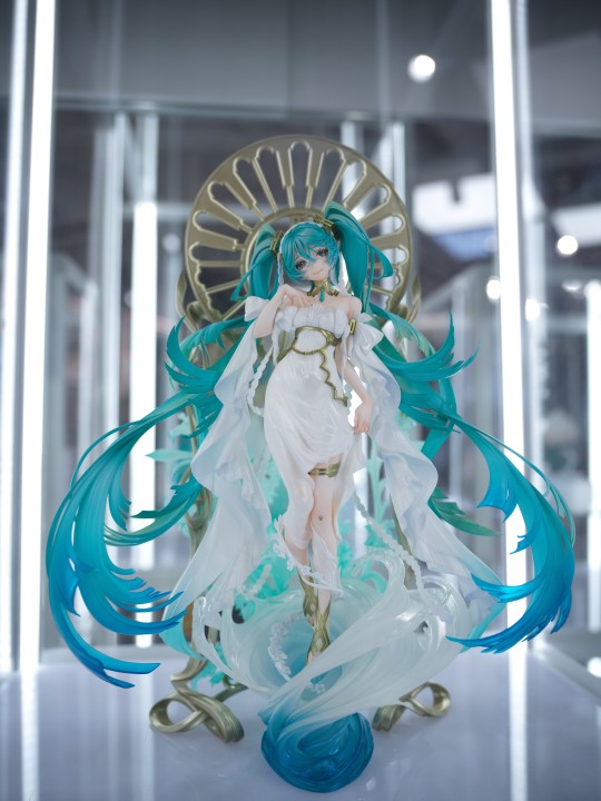 初音未来 feat. 米山舞 百联店铺展示