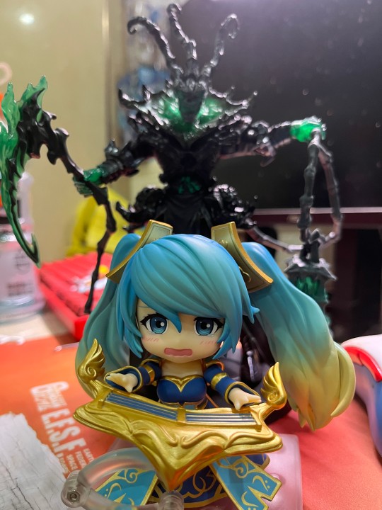 娑娜：我感觉后面有人，但我不敢回头看