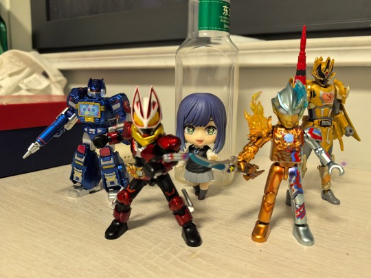 帽子：黑川她突然摇了一些奇奇怪怪的人过来