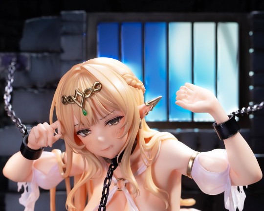 精灵女王艾琳沦落成下流的O便器 18张