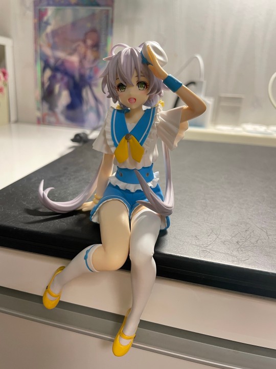 洛天依水手服 泡面压