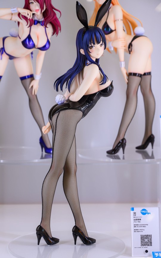 山田杏奈 兔女郎