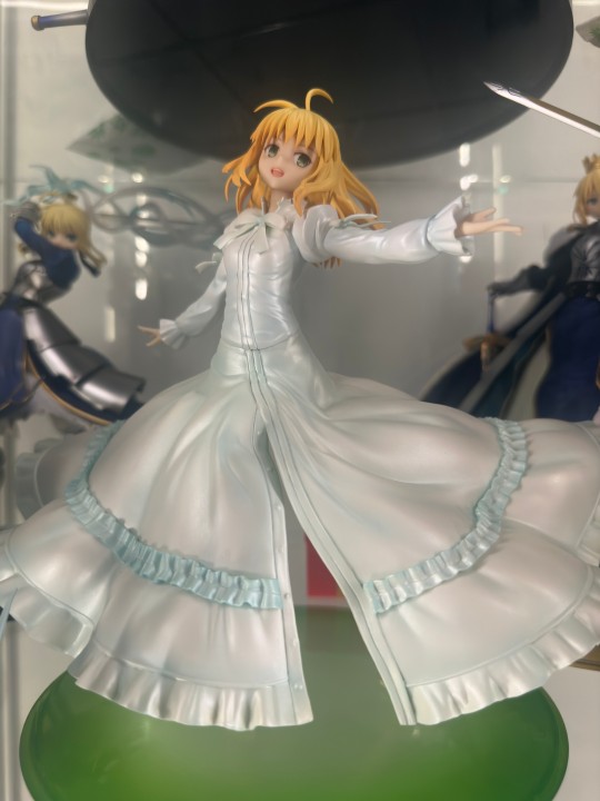 理想乡里的少女见到了自己等待已久的那个人，总算露出了久违的笑容